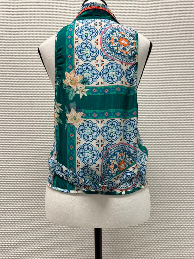 Amira Sleeveless Pintuck Top (Mediterranean Tile Print) Size M