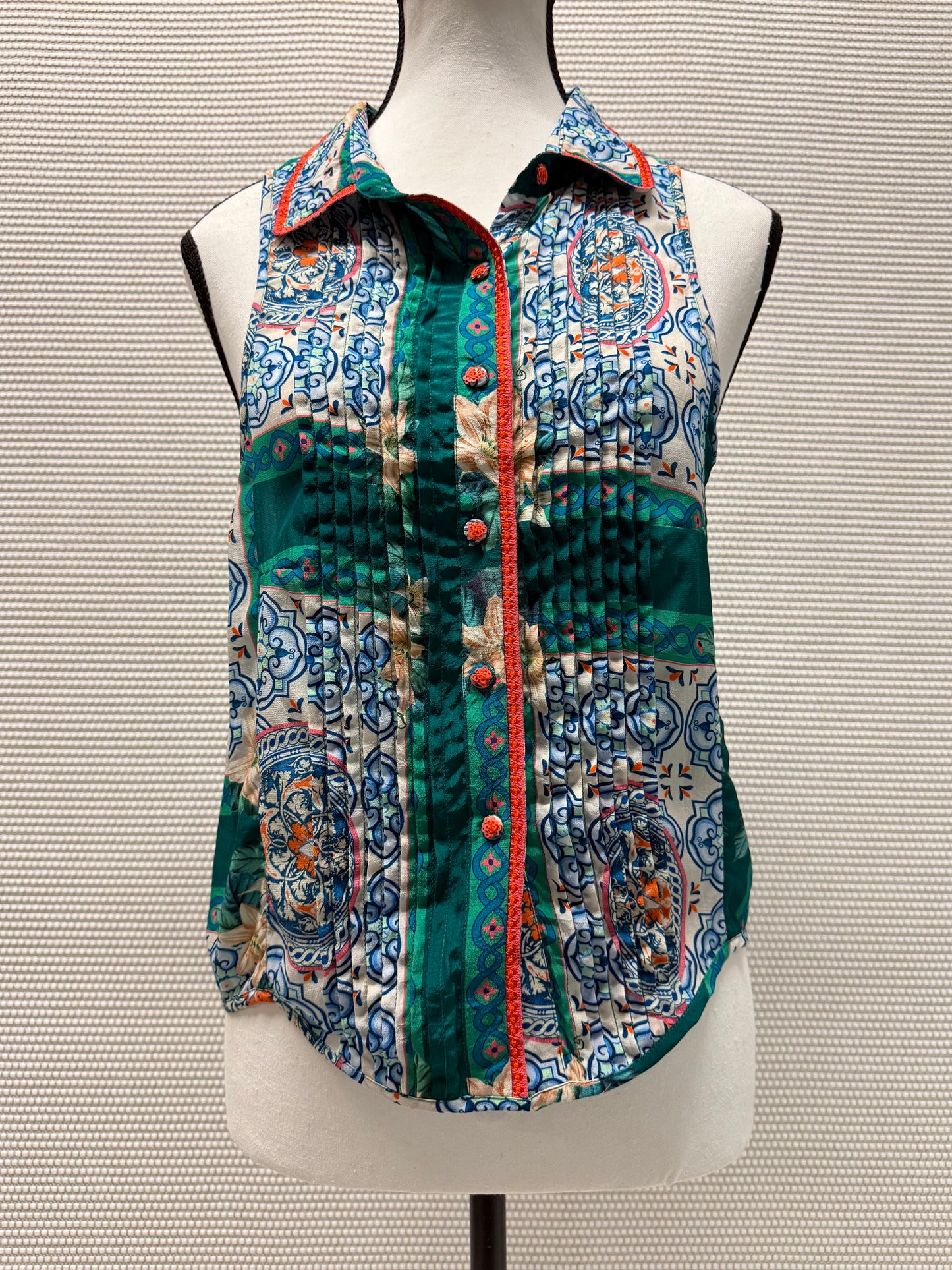 Amira Sleeveless Pintuck Top (Mediterranean Tile Print) Size M